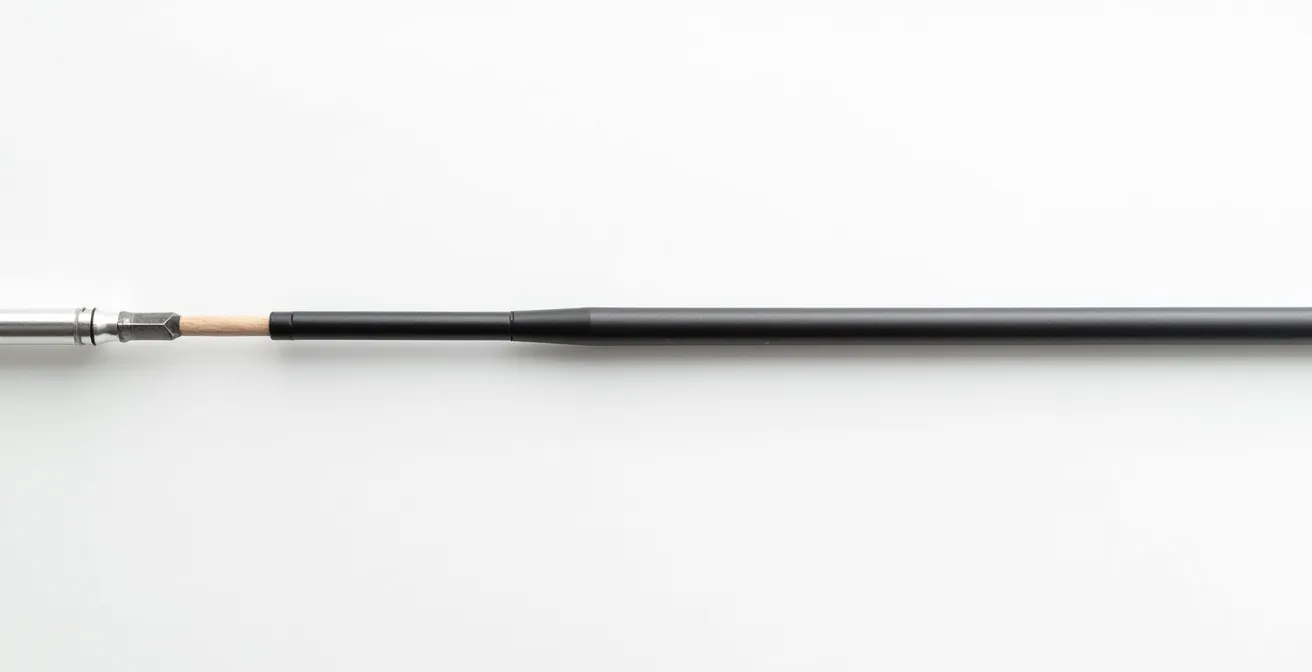 Vue comparative de trois flèches de diamètres différents alignées horizontalement sur fond épuré